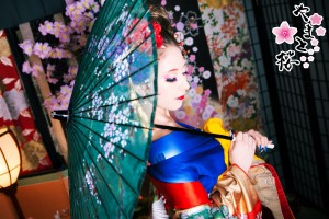 傘を肩に置く妖艶な現代風花魁