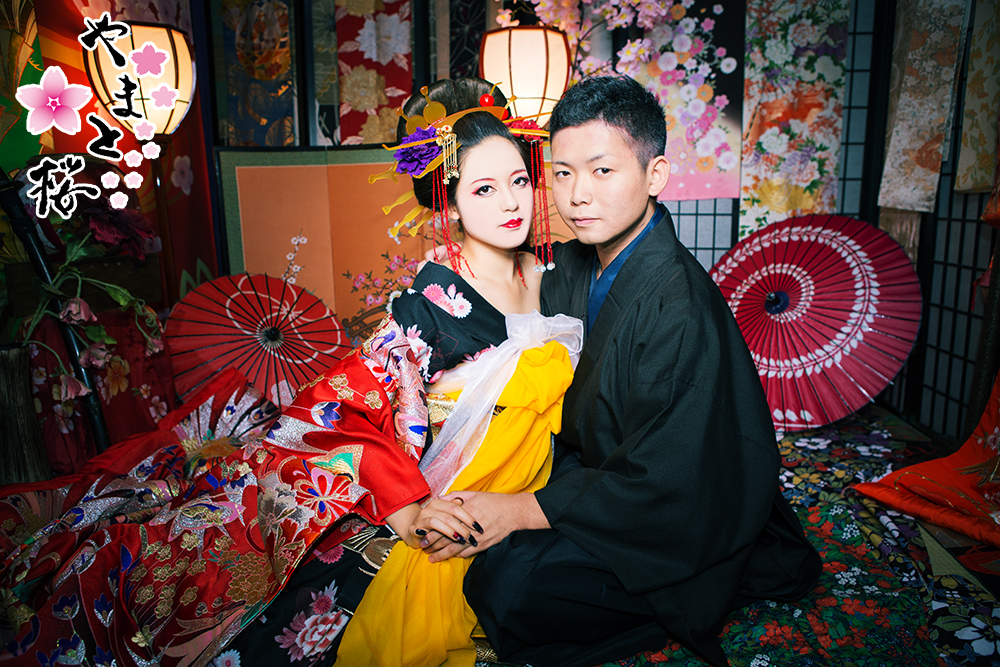 古典風花魁と袴姿の男性のカップル